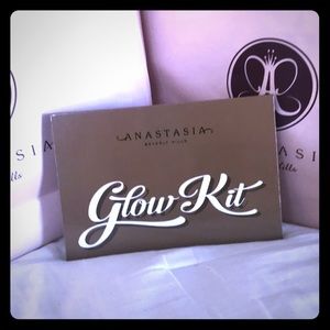 Anastasia Beverly Hills Glow kit